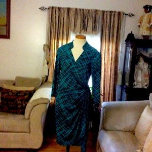 MAGGY LONDON: Size 12 Color Black & Green.